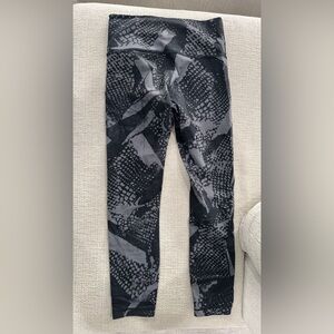 LULULEMON Crop Leggings (6)